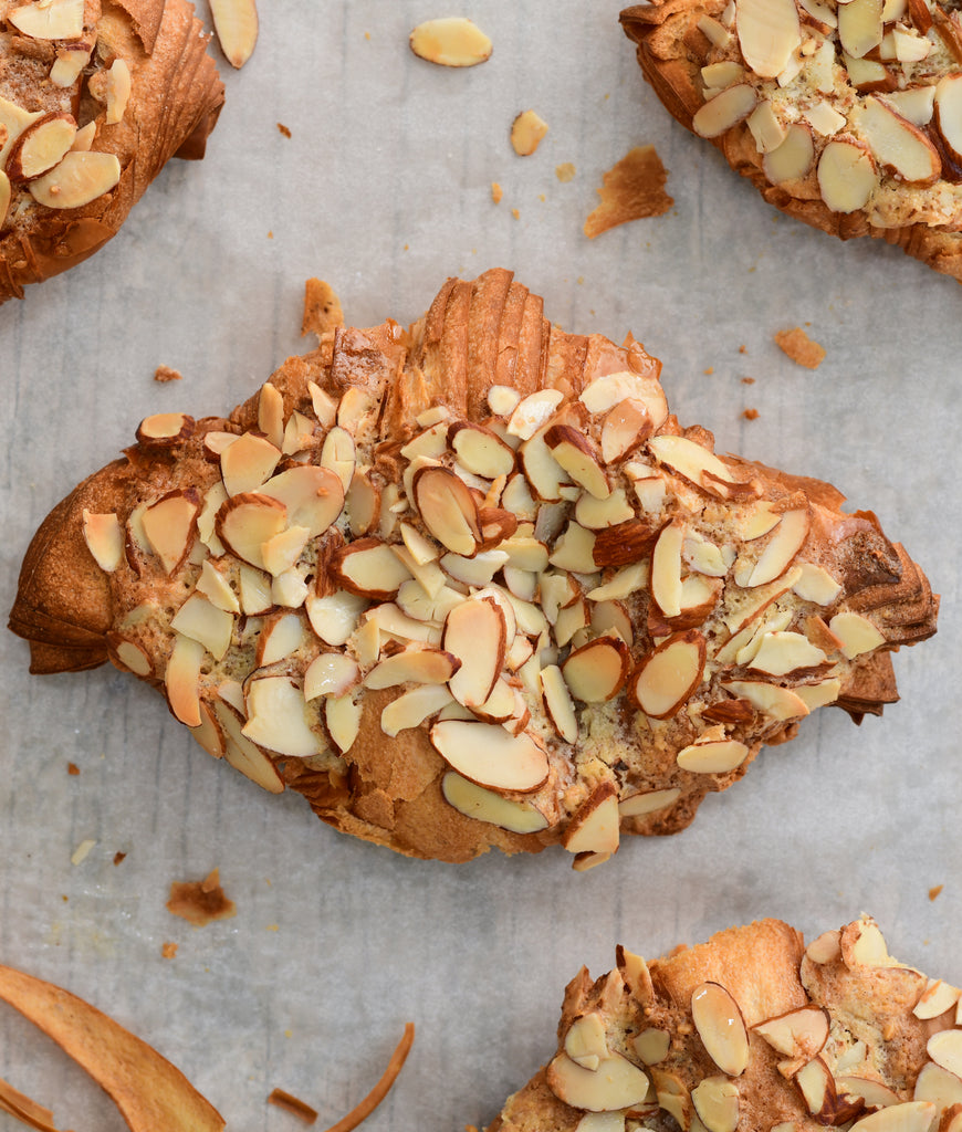 Almond croissants Box